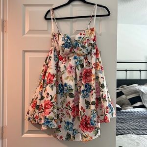 This dress is SO cute and flattering!